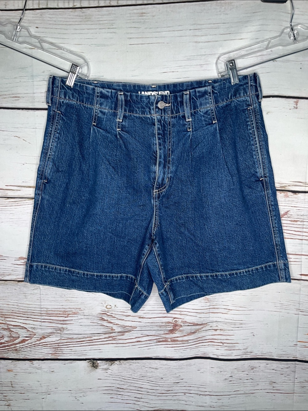 Lands' End NWT Size 16W Blue Denim 7” Inseam Pleated Jean Shorts